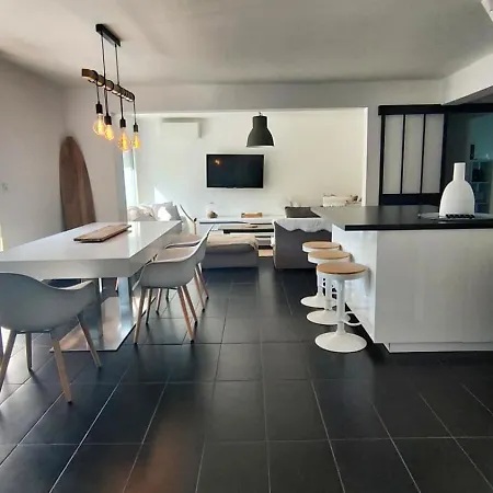 Naya, A Oasis With Heated Pool Villa Messanges